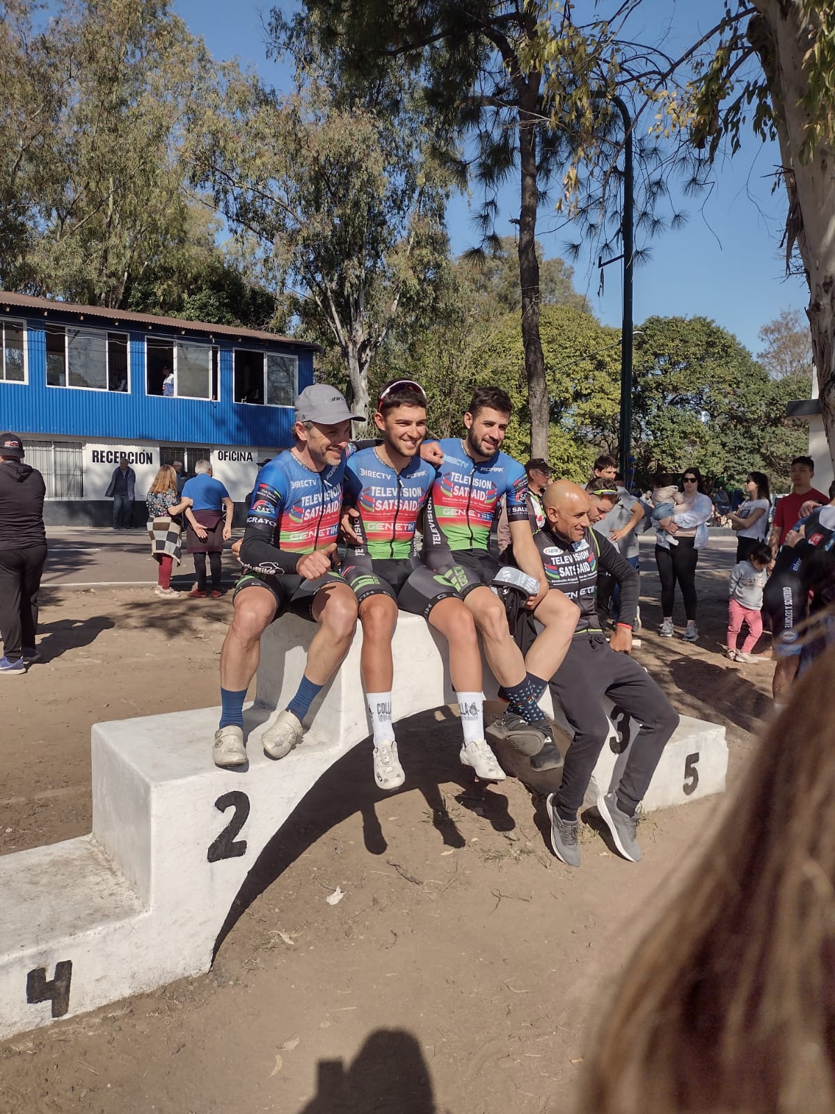 CICLISMO: EL EQUIPO DEL SATSAID COPÓ EL PODIO EN EL GRAN PREMIO LOMAS DE ZAMORA