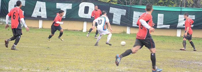 Lluvia, barro y goles en Moreno