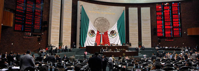 México limita monopolios en medios