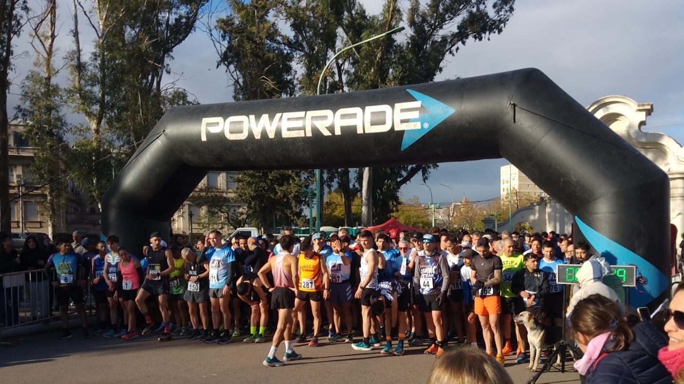 BAHÍA BLANCA: MÁS DE 500 DEPORTISTAS PARTICIPARON EN LA OCTAVA EDICIÓN DE LA CARRERA SOLIDARIA CARLOS ARRIGONI 