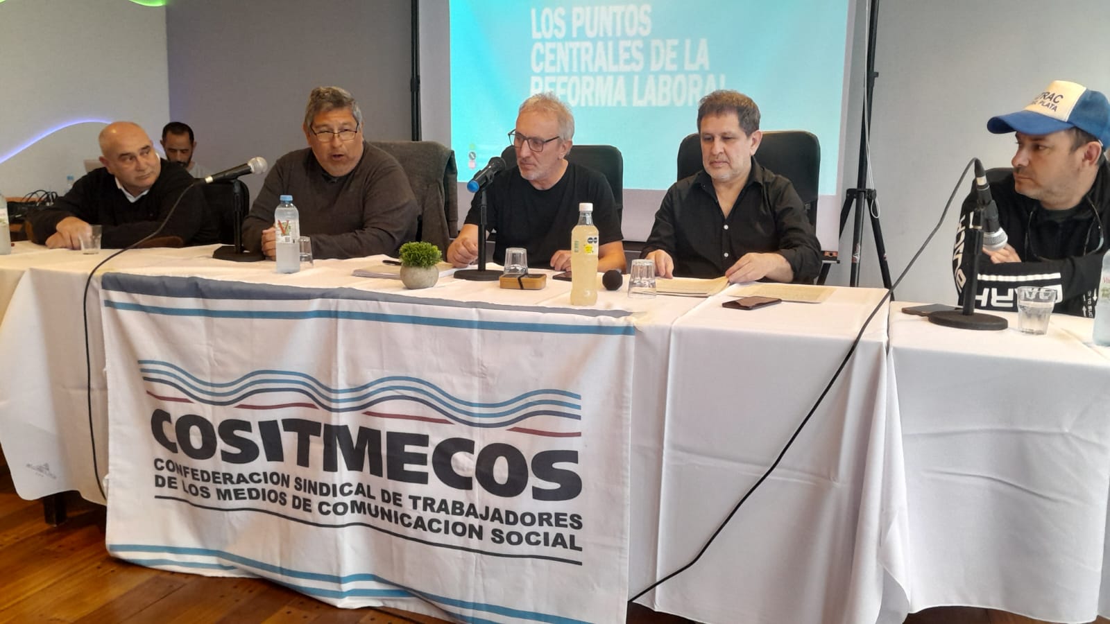 MAR DEL PLATA: EL SATSAID PARTICIPÓ DE LA CHARLA “LEY BASES Y REFORMA LABORAL” QUE ORGANIZÓ LA COSITMECOS JUNTO A LUIS ROA 