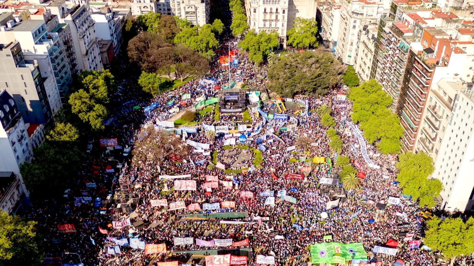 EL SATSAID MARCHÓ EN DEFENSA DEL FINANCIAMIENTO A LA UNIVERSIDAD PÚBLICA Y GRATUITA 