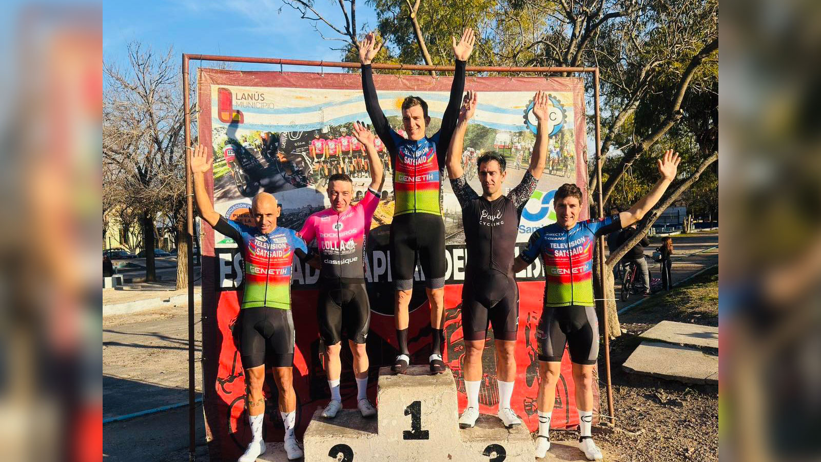 CICLISMO: EL SAT CONQUISTÓ EL PODIO DE LANÚS CON FREDES A LA CABEZA