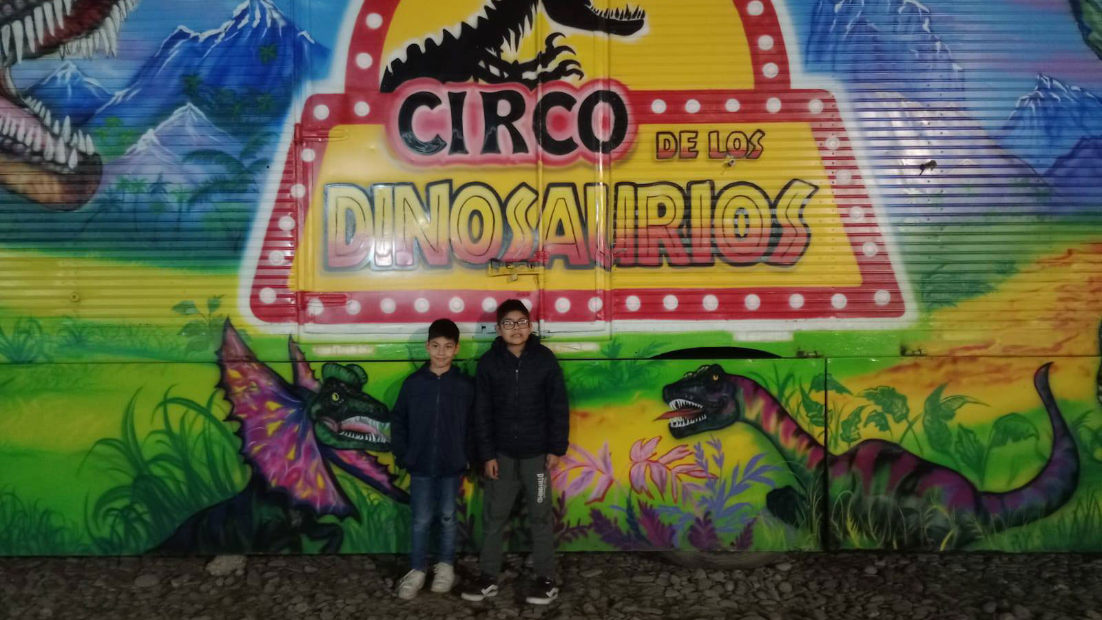 TUCUMÁN: LAS FAMILIAS DEL SATSAID VISITARON EL CIRCO DE LOS DINOSAURIOS