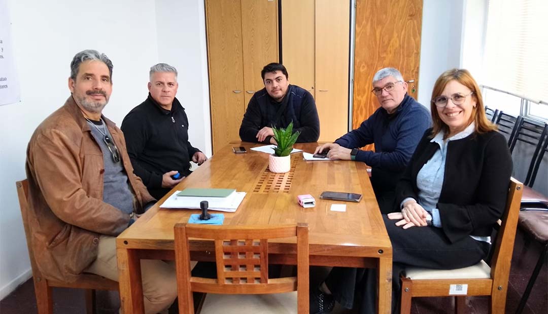 SAN LUIS: ASAMBLEA EN SAN LUIS + POR IRREGULARIDADES SALARIALES EN LA SEÑAL ESTATAL