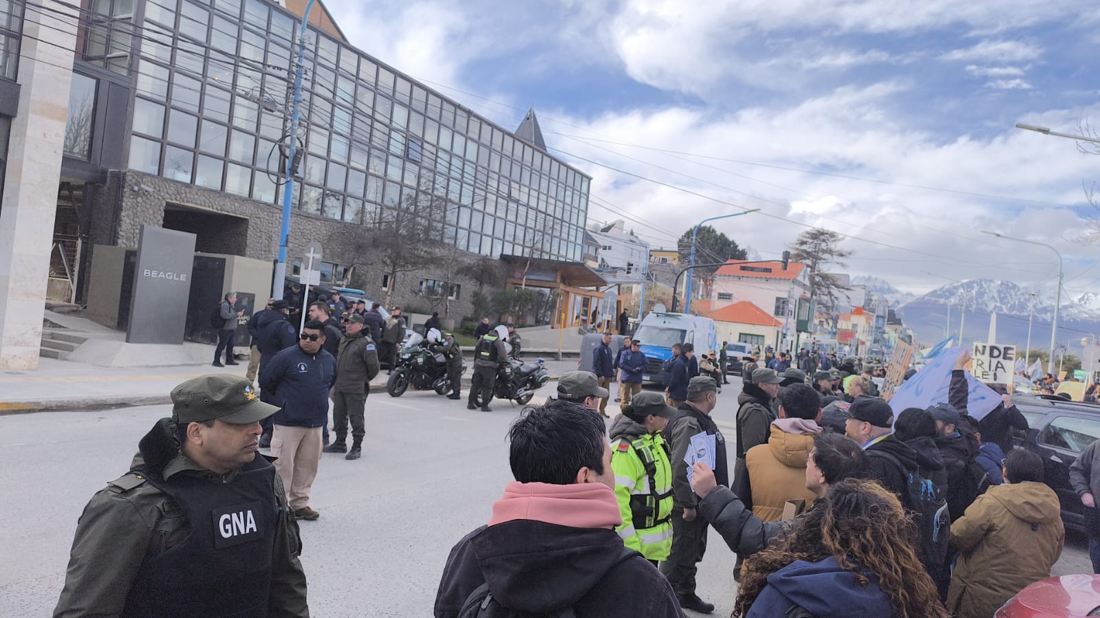 TIERRA DEL FUEGO: EL SATSAID SE MOVILIZÓ EN USHUAIA PARA REPUDIAR A JAVIER MILEI