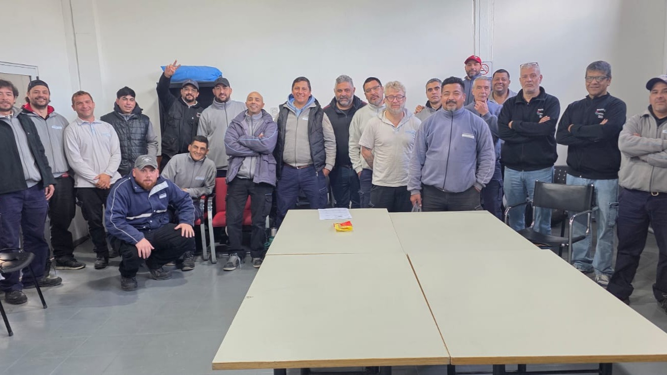 AMBA: CAPACITACIÓN DE TRABAJO EN ALTURA Y RIESGO ELÉCTRICO EN MDA TECH 