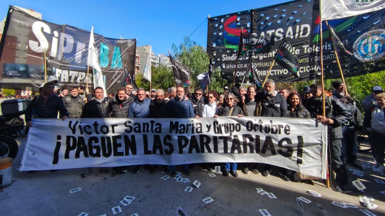 GRUPO OCTUBRE Y VICTOR SANTA MARÍA: ¡PAGUEN LAS PARITARIAS!