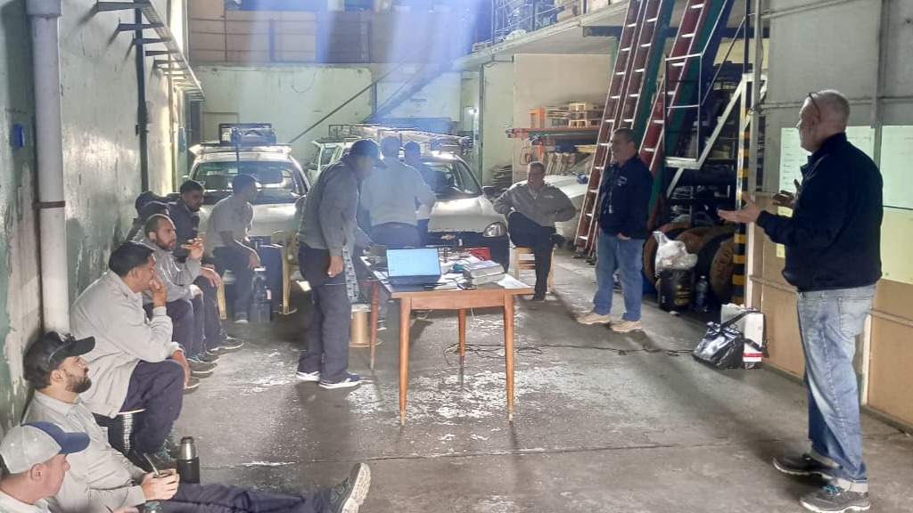 AMBA: TRABAJADORES DE TECHFARTEL SE CAPACITARON EN RIESGO ELÉCTRICO Y TRABAJO EN ALTURA 