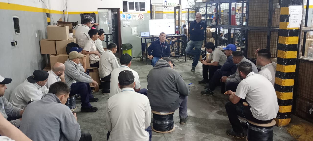 AMBA: CAPACITACIÓN EN RIESGOS ELÉCTRICOS Y TRABAJO EN ALTURA EN MS VISION OESTE