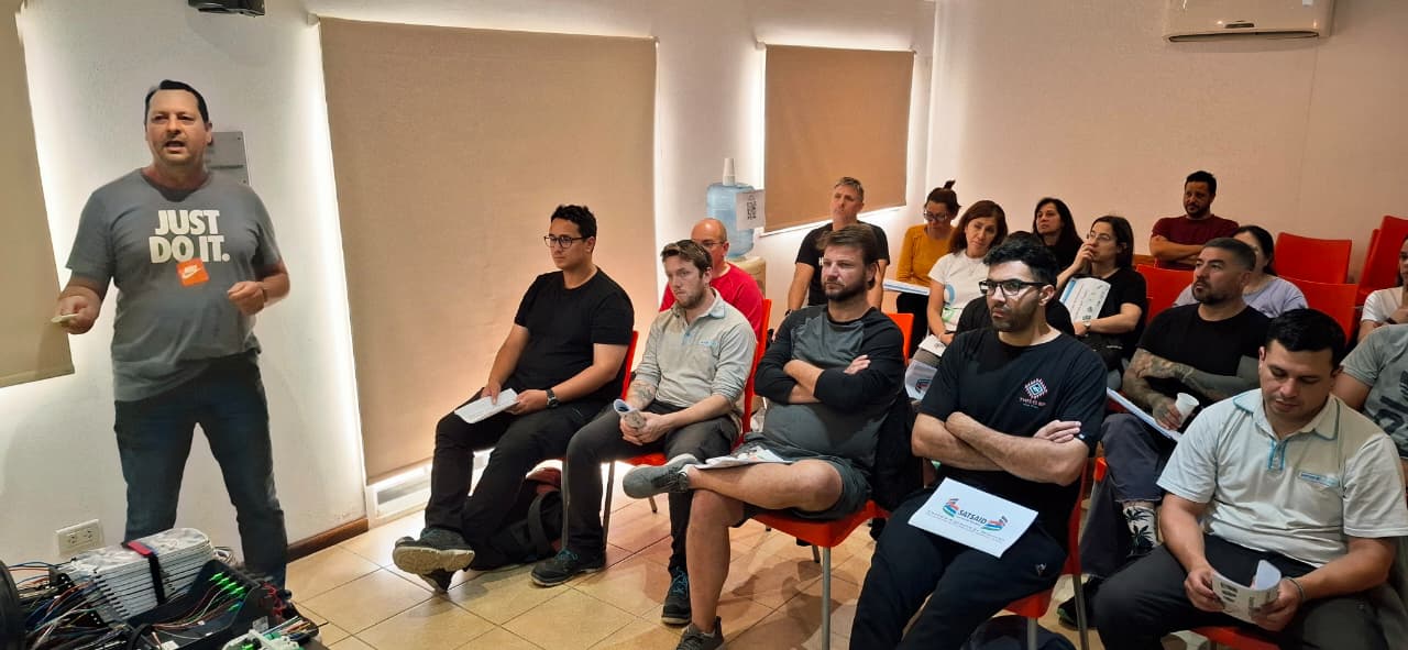 ROSARIO: COMENZÓ EL PRIMER CURSO DE FIBRA ÓPTICA