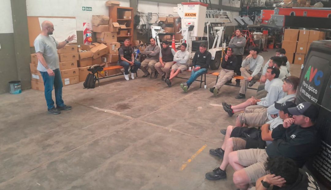 MAR DEL PLATA: CAPACITACIÓN EN RIESGO ELÉCTRICO Y TRABAJO EN ALTURA