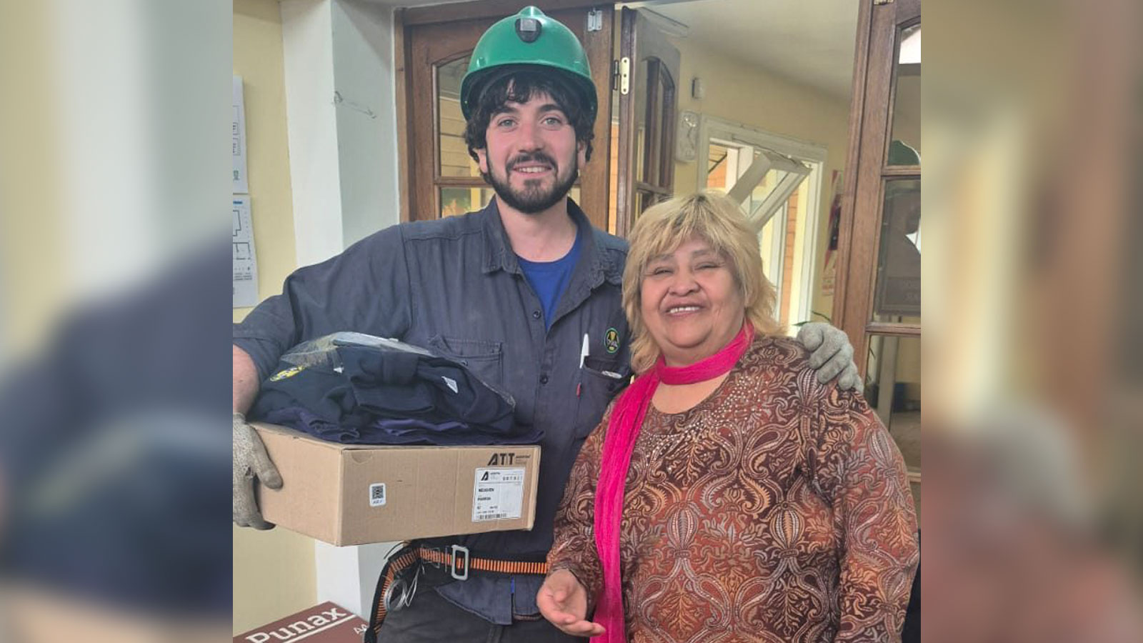 SANTA CRUZ: ENTREGA DE ROPA DE TRABAJO EN LA COOPERATIVA TELEFÓNICA OYIKIL