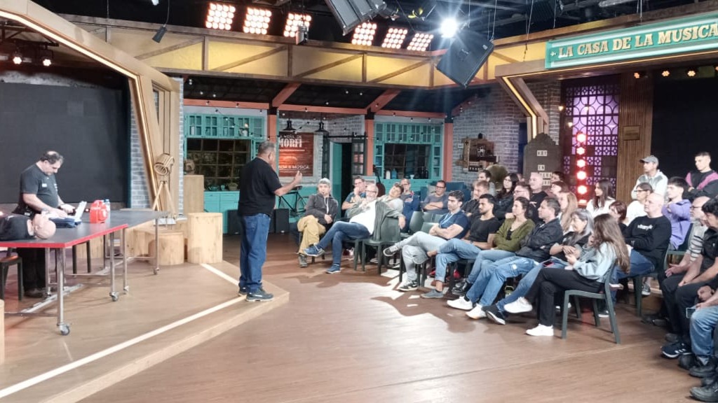 AMBA: CAPACITACIÓN EN PRIMEROS AUXILIOS, DEA Y RCP EN TELEFE 