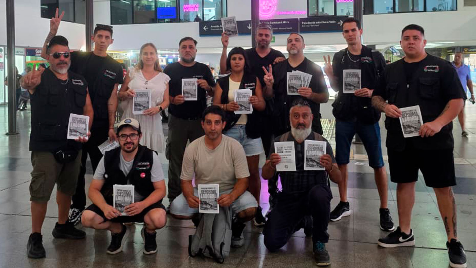 REFORMA LABORAL: VOLANTEADAS EN ONCE Y CONSTITUCIÓN JUNTO A GREMIOS DE LA CGT 