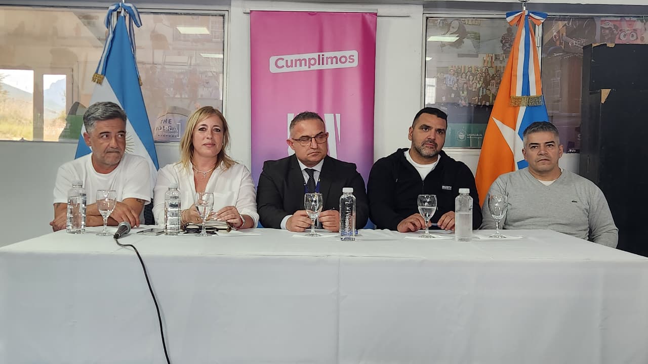 TIERRA DEL FUEGO: SATSAID FIRMÓ UN ACTA COMPROMISO POR QUINCE LOTES PARA VIVIENDA EN USHUAIA