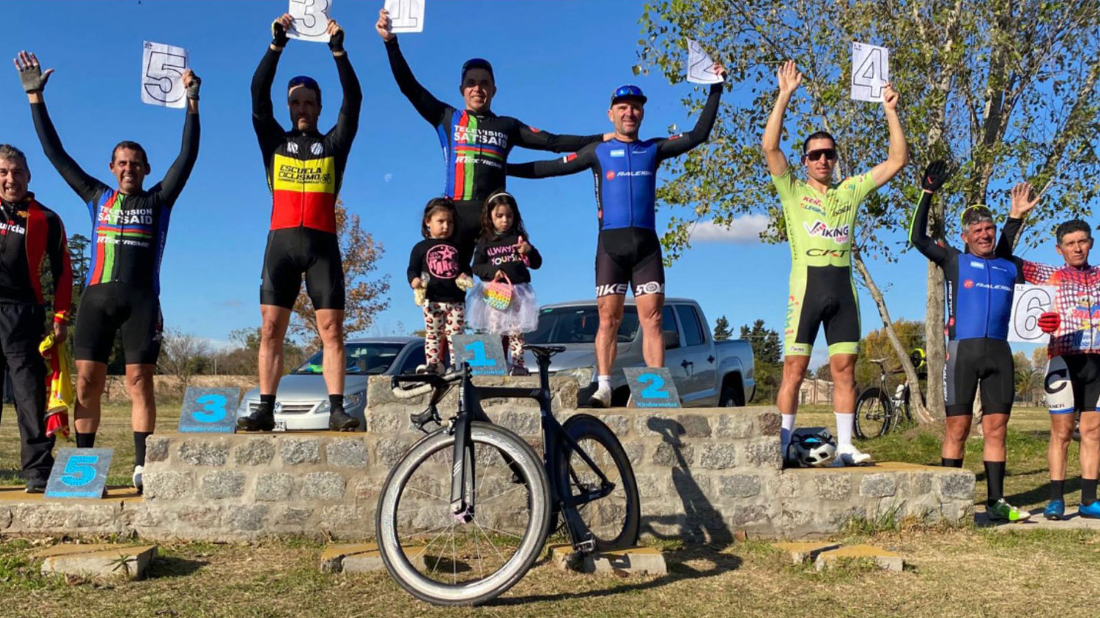 CICLISMO: FIN DE SEMANA DE PODIOS PARA EL SAT