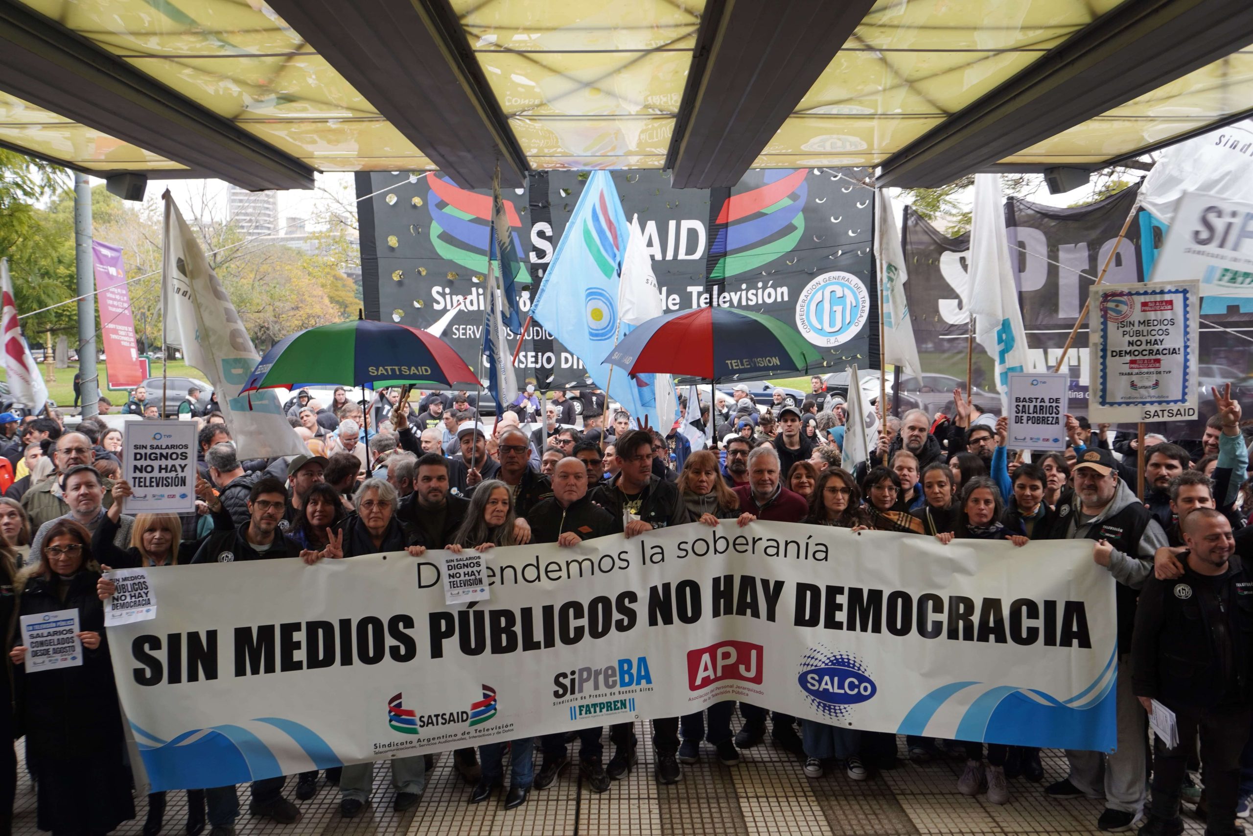 CONFERENCIA DE PRENSA Y DOS SEMANAS DE PARO DE TRES HORAS POR DÍA EN LOS MEDIOS PÚBLICOS EN EL MARCO DEL MUNDIAL 