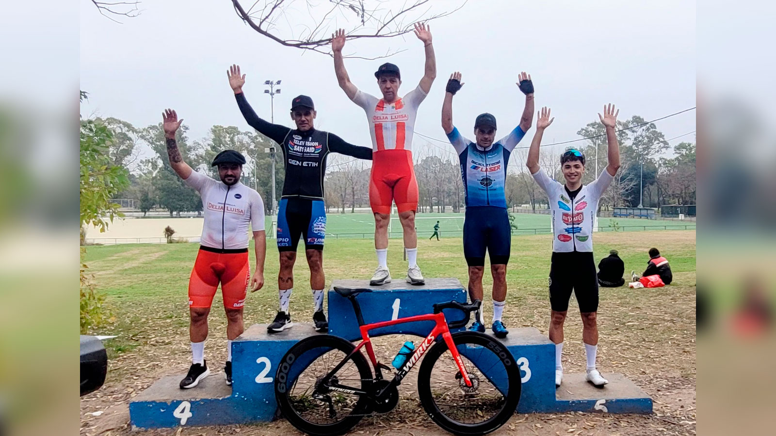 CICLISMO: SEGUNDO PUESTO EN LA CATEGORÍA ELITE Y DAMAS EN LOMAS DE ZAMORA