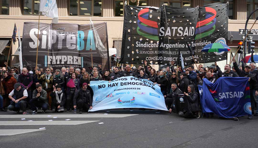 CONTENIDOS PÚBLICOS: MOVILIZACIÓN AL MINISTERIO DE DESREGULARIZACIÓN 