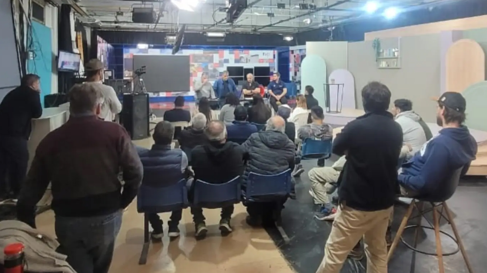TUCUMÁN: ASAMBLEA CON TRABAJADORES DE CANAL 10 POR IRREGULARIDADES SALARIALES