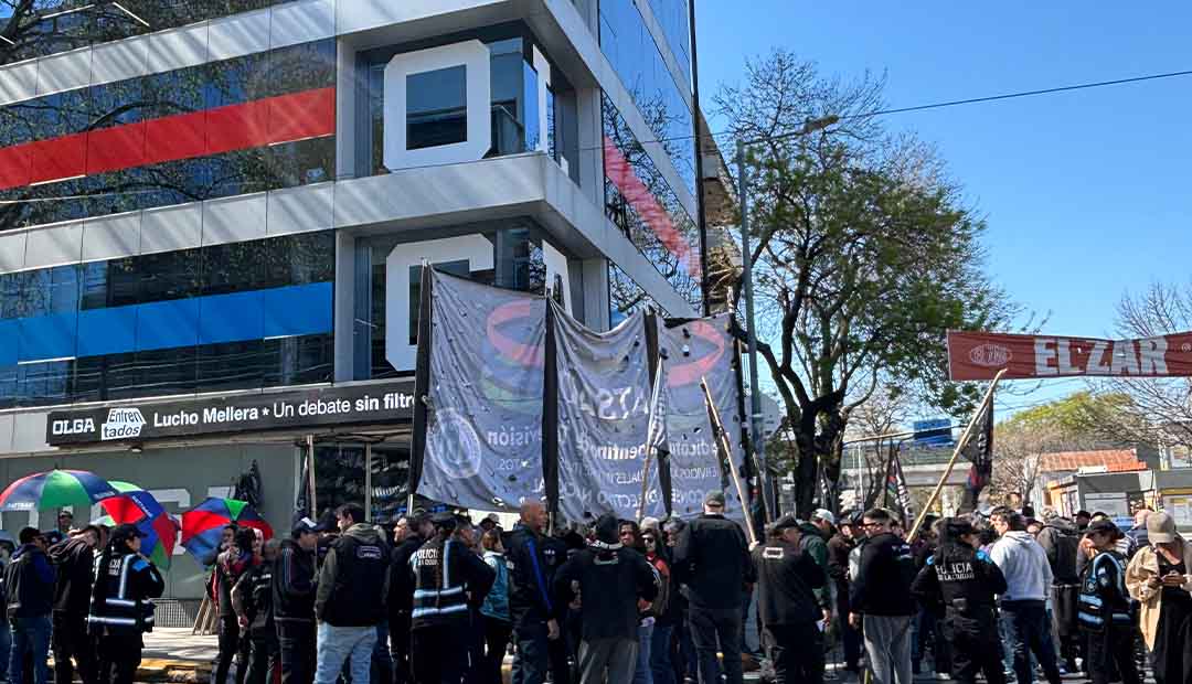 PRECARIZACIÓN LABORAL EN OLGA: SATSAID SE MOVILIZÓ NUEVAMENTE A LAS PUERTAS DEL CANAL DE STREAMING 